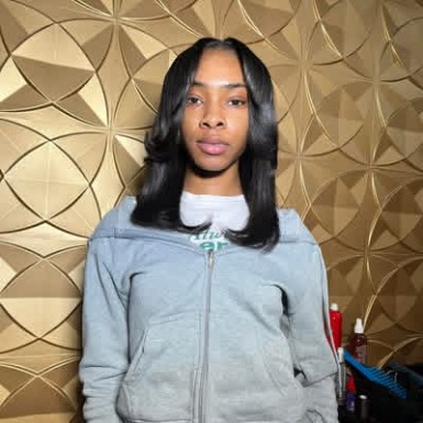Shawna of Ravishing Beauté hair styling brand
